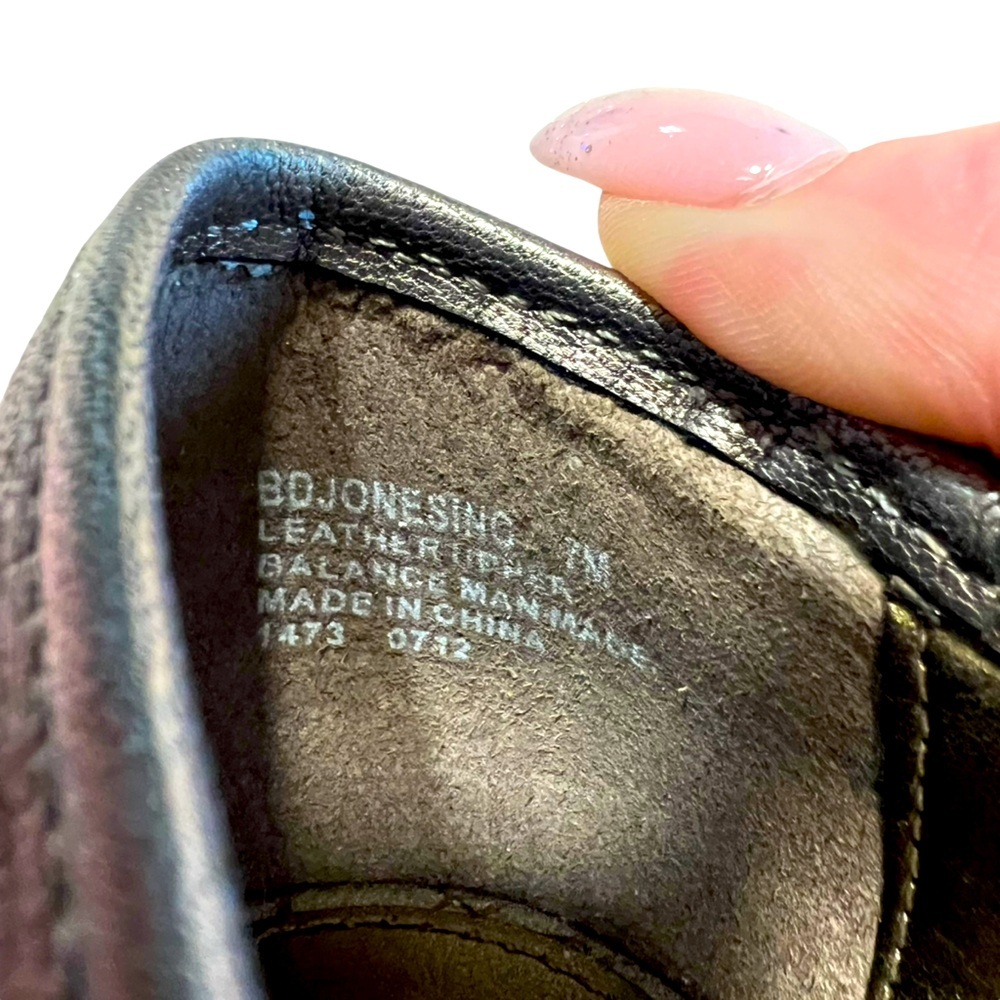 Bandolino Crome Antique Gold Leather Buckle Detail Closed Toe Flats Size 7 - Picture 6 of 12